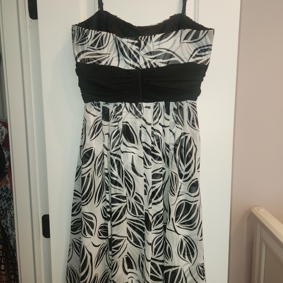 WHBM Knee Length Strapless dress with removeable adjustable straps Size 14  EUC - Picture 5 of 9